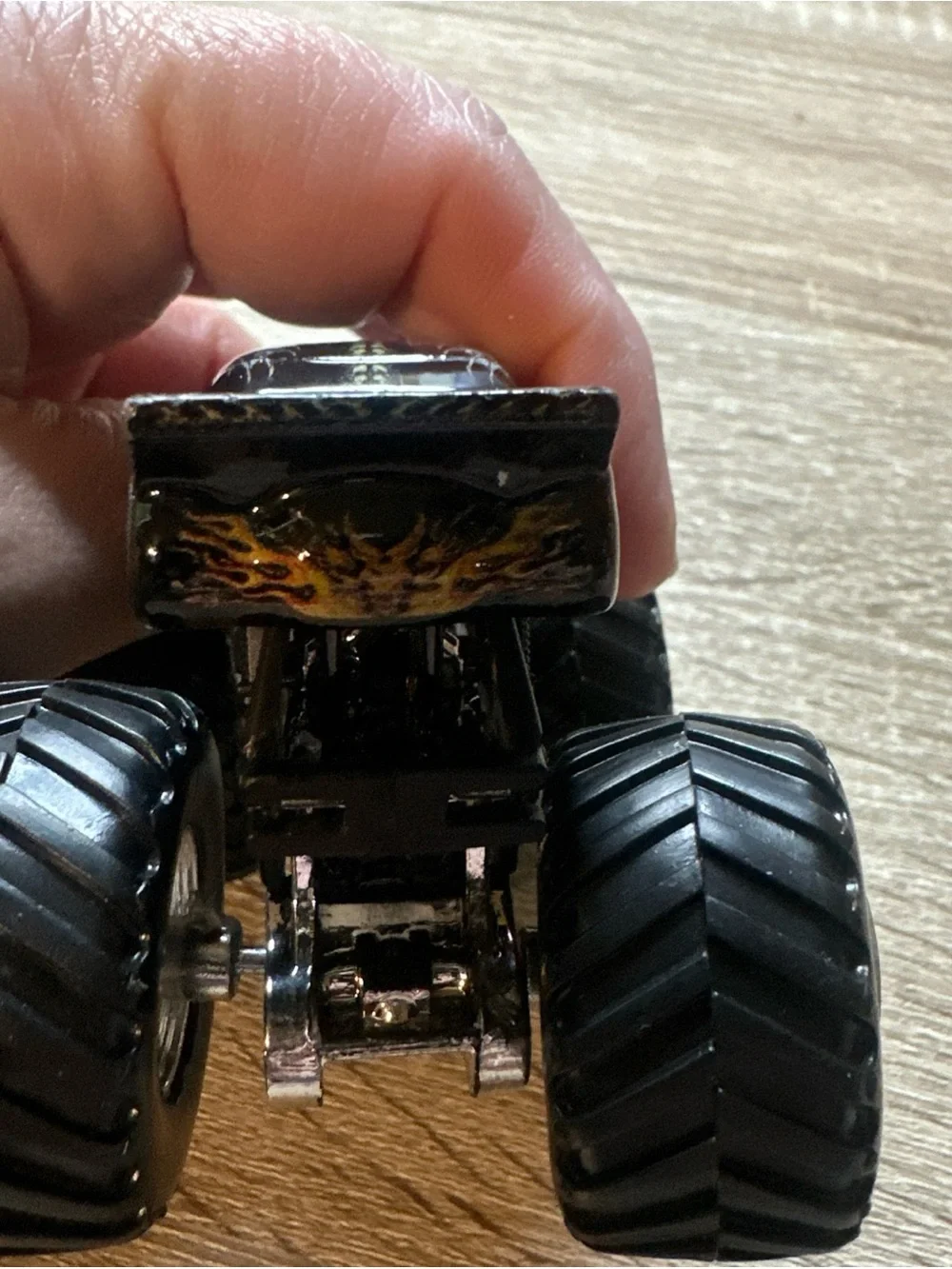 Hot Wheels Monster Jam Monster Truck  Dragons Breath 1:64